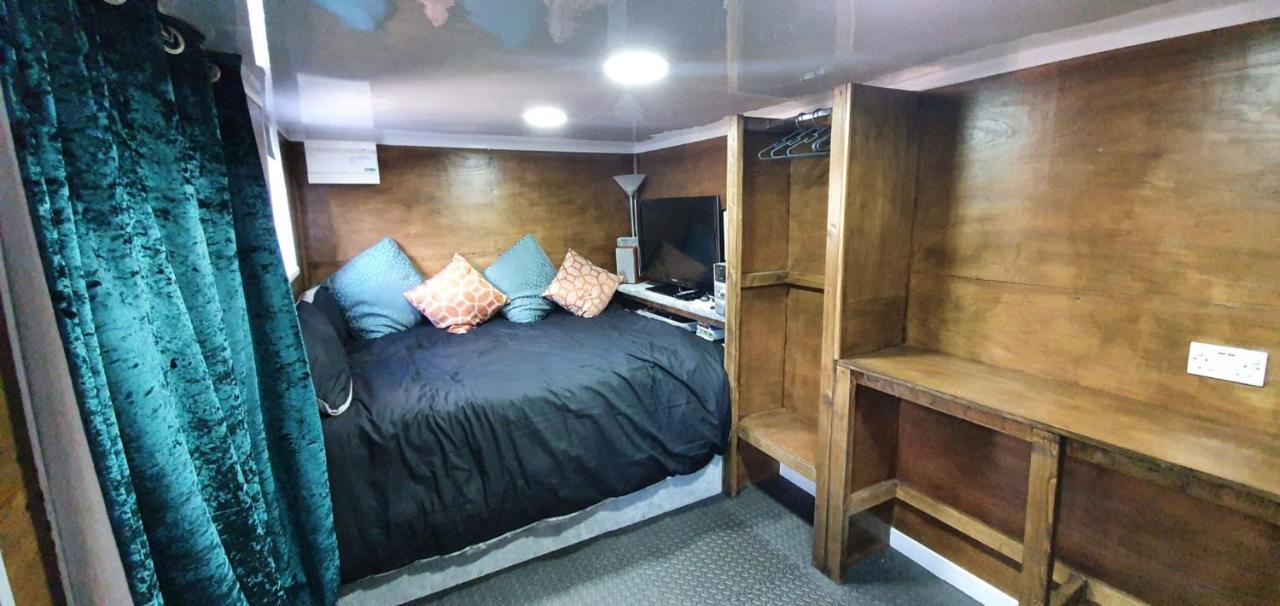 Adorable Private Suite With Free Street Parking Leicester Bagian luar foto