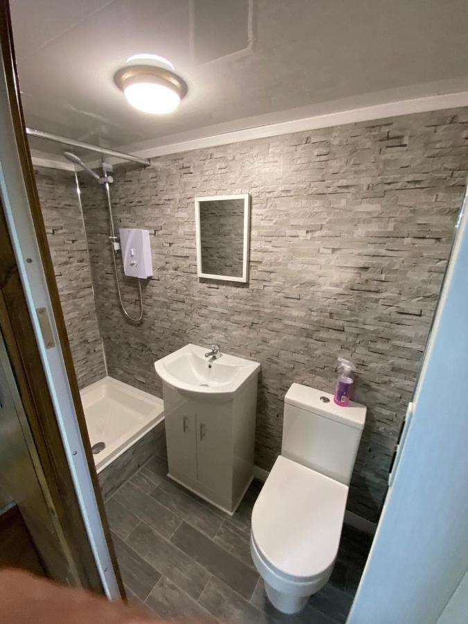 Adorable Private Suite With Free Street Parking Leicester Bagian luar foto
